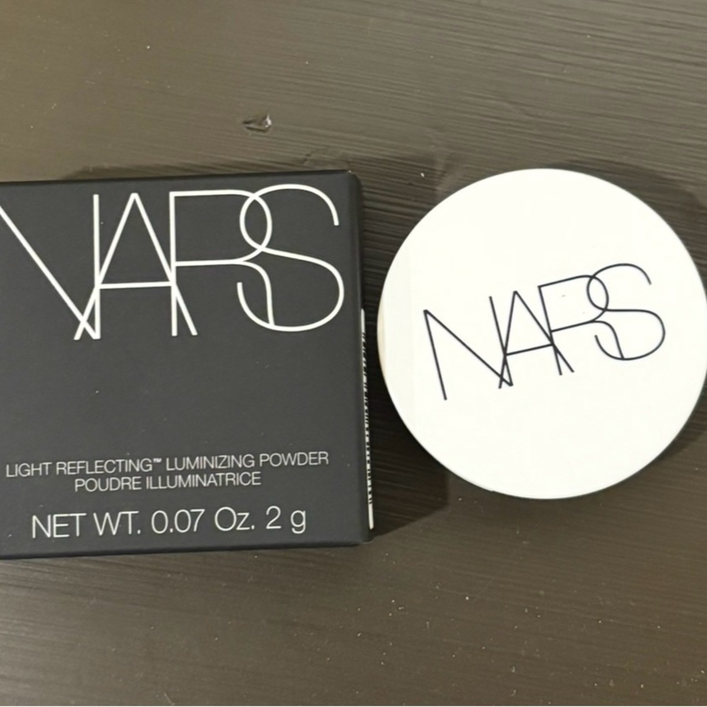 NARS Light Reflecting Luminizing Powder Eros - Picture 3 of 5